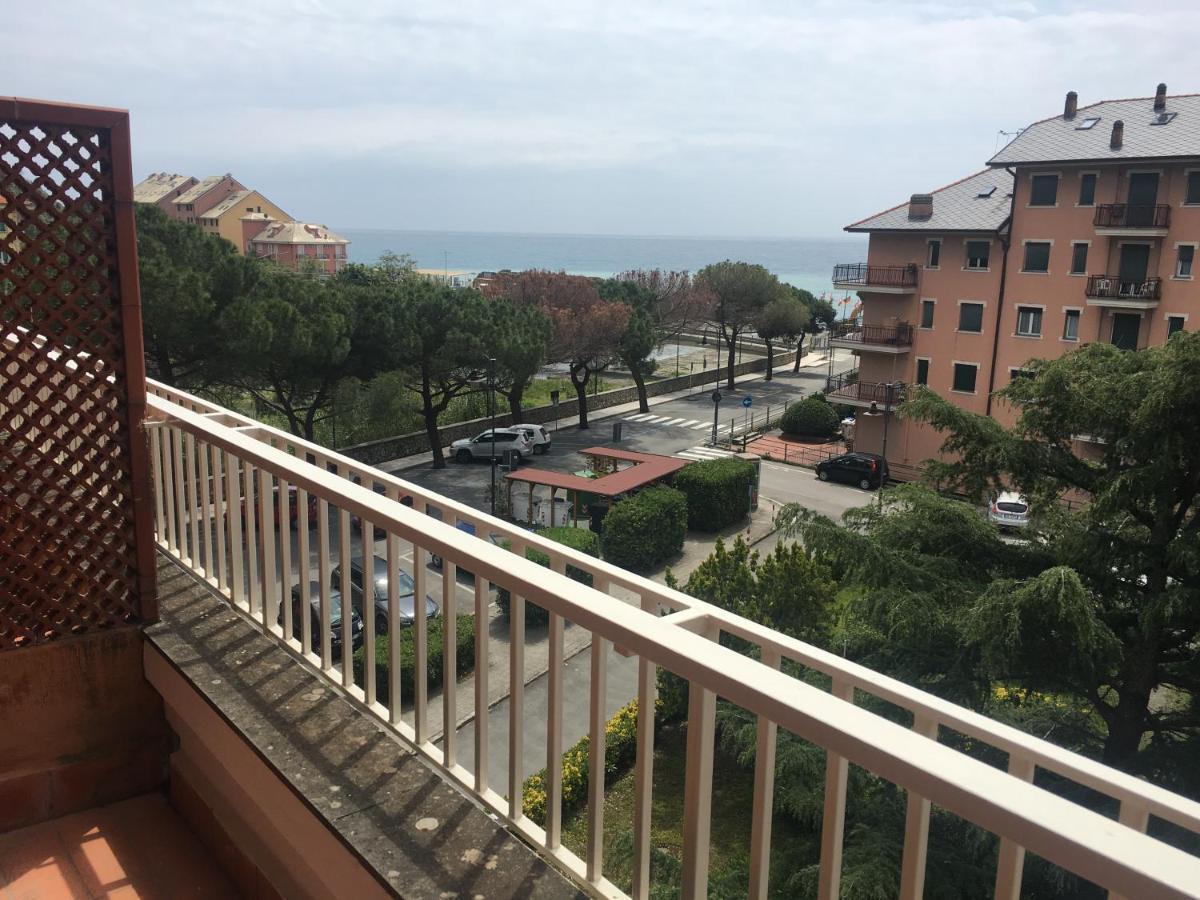 Minerva Apartment Deiva Marina Bagian luar foto